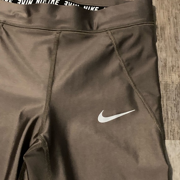 Nike women’s leggings - Picture 2 of 8